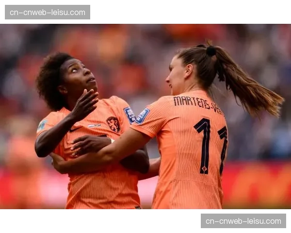 关键时刻:勒阿弗尔门将神勇扑点,力保球门不失。 关键时刻:勒阿弗尔门将神勇扑点,力保球门不失。