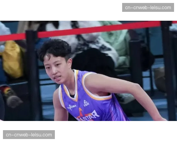 中国球员冉珂嘉抵达亚特兰大梦想队报到